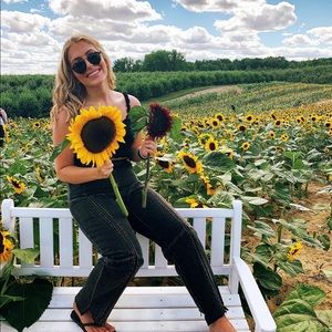 Meet your Posher, Alexis